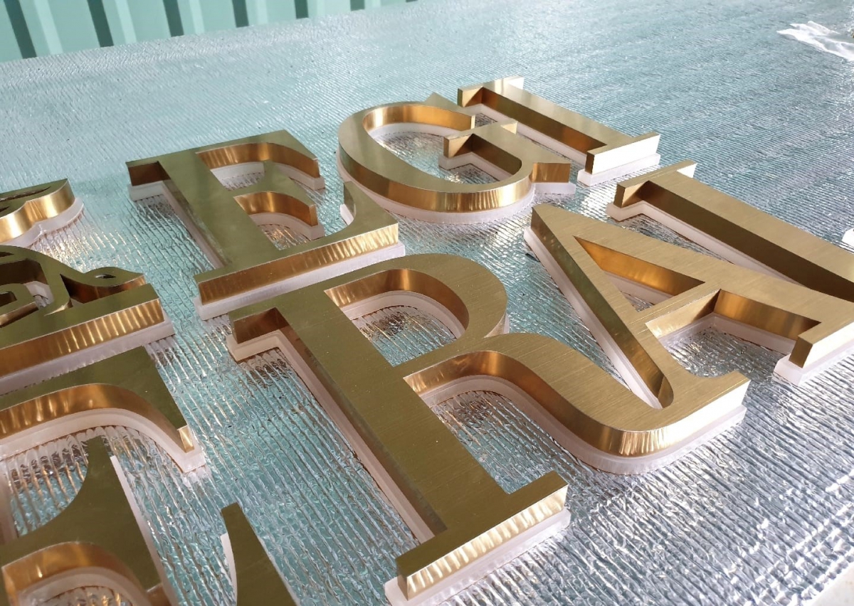 Làm Chữ Nổi Inox Tại Bà Rịa - Vũng Tàu - Phú Mỹ - Châu Đức - Côn Đảo - Đất Đỏ - Long Điền - Xuyên Mộc 4 Chư inox vàng đế mica cháo sáng chân