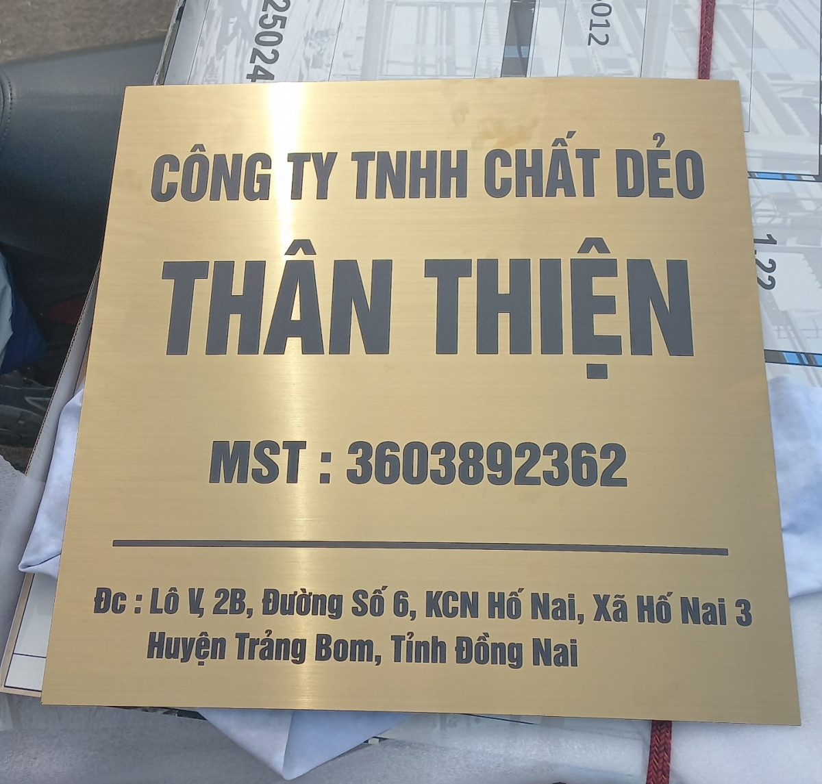 Dịch vụ gia công chữ inox tại Phan Thiết Bình Thuận 4 Inox vàng xước in uv